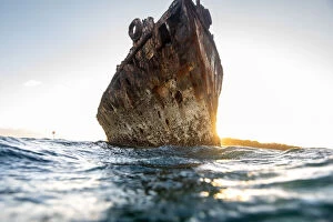 Images Dated 28th April 2021: Ocean sunrise behind the shipwreck