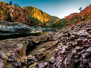 Backgrounds Prints: Ormiston Gorge