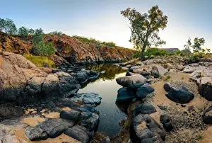 Mount Zeil Prints: Ormiston Pound River