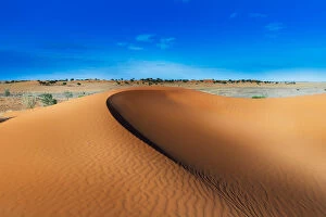 Images Dated 31st December 2017: Outback Sand Dunes