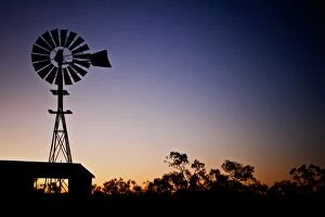 Images Dated 30th April 2014: Outback windmill