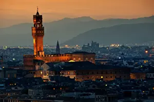 Photo Art Prints: Palazzo Vecchio at dusk