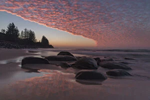 Images Dated 23rd July 2019: Pink sunrise on the Sunshine Coast, Queensland
