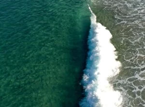 Ocean Wave Aerials Collection: Power waves