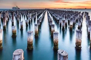 Images Dated 5th January 2015: Princes Pier at Dusk in Melbourne