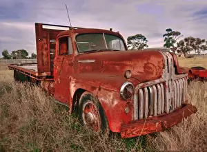 Photo Art Prints: Red and rusted truck