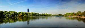 Images Dated 15th September 2011: Reflections in the Lake at Hyde Park, London, England