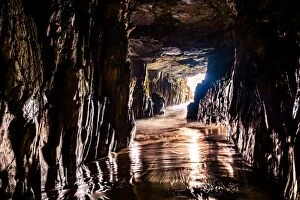 Images Dated 26th March 2016: Remarkable Cave at Tasman Peninsula, Tasmania