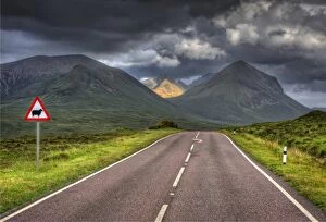 Images Dated 29th June 2013: Roadway on the Isle of Skye