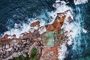 Images Dated 29th October 2023: Rock pool and coastline, Coogee, Sydney