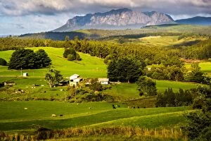 Images Dated 10th May 2016: Rural Tasmania and Mount Roland