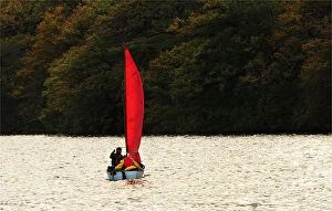 Images Dated 25th September 2011: Sailing on Lake Windemere