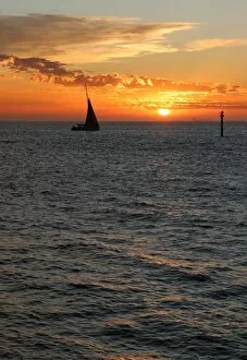 Images Dated 8th January 2016: Sailing at Sunset