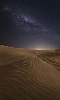 Images Dated 29th April 2014: Sand dunes with stars and milkyway above