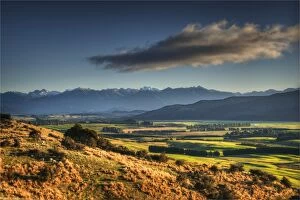 Images Dated 29th April 2014: Scenic view near Te-Anau in the late afternoon, with Autumn colour display, South Island