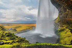 seljalandsfoss waterfall