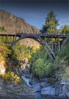 Images Dated 24th January 2014: Shotover river and bridge near Queenstown, South Island, New ZealandS