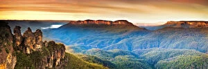 Awe Inspiring Australian Panoramas Collection: Three sisters blue mountains