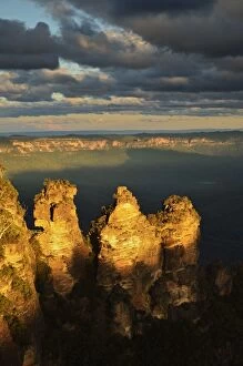 The Three Sisters, Blue mountains Collection: The Three Sisters and Jamison Valley