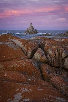 Images Dated 30th December 2015: Sloop Rock at sunset, The Gardens, Tasmania, Australia