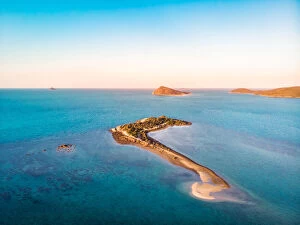 Images Dated 19th February 2018: Small island outside of Dingo Beach, Australia