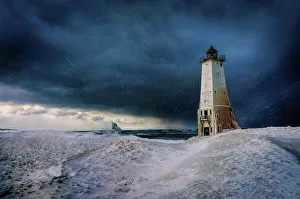 <b class=qtipBold><figcaption>Snow storm at Lake Michinan</figcaption></b><br>Snow storm at Lake Michigan over Frankfort Lighthouse.<br><em>© Viktor Posnov</em> Snow storm at Lake Michinan
