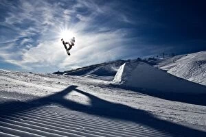 Images Dated 17th July 2011: Snowboard silhouette