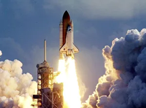 Images Dated 8th September 2000: Space Shuttle Atlantis roars into space on mission STS-106