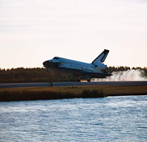 Images Dated 26th April 2006: The space shuttle landing