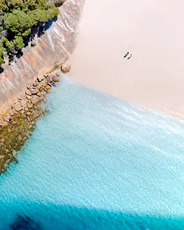 <b class=qtipBold><figcaption>Summer Vibes</figcaption></b><br>Merr Watson Aerials, 1015723124<br><em>© Merr Watson</em> Summer Vibes