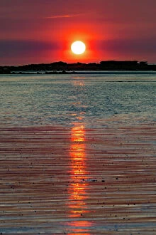 Images Dated 13th July 2023: Sun setting over the Indian Ocean photographed from Cable Beach, Broome, Western Australia