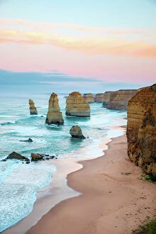 Images Dated 15th March 2019: Sunrise 12 Apostles