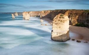 Images Dated 5th June 2016: Sunrise over famous twelve apostles