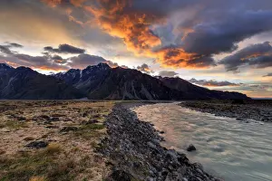 Images Dated 21st October 2015: Sunrise at Mt Cook National Park