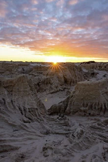 Images Dated 8th February 2023: Sunrise Mungo National Park