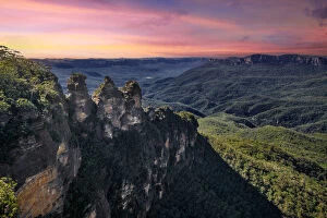 The Three Sisters, Blue mountains Collection: Sunrise with Three Sisters, Blue Mountains, New South Wales, Australia