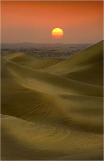 Images Dated 15th October 2011: Sunset in the Desert of the United Arab Emirates
