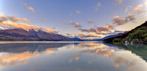 Images Dated 23rd October 2015: Sunset reflections lake Wakatipu