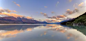 Images Dated 23rd October 2015: Sunset reflections lake Wakatipu