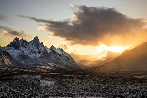 Images Dated 4th September 2014: Sunset at Tombstone mountains