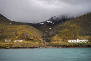 Images Dated 27th July 2014: Svalbard summer view of abandoned Grumant
