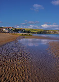 <b class=qtipBold><figcaption>Swanage foreshore at low tide</figcaption></b><br>Low tide at Swanage beach, Jurassic coast Dorset England.<br><em>© southern lightcapes</em> Swanage foreshore at low tide