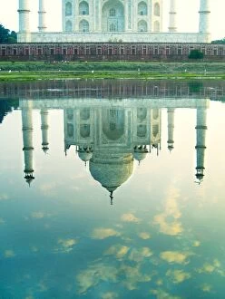 Jodie Griggs Collection: Taj Mahal Reflected in River