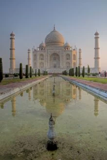 Images Dated 28th April 2011: Taj Mahal sunrise water reflections