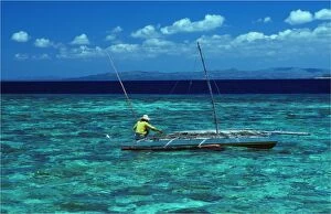 Images Dated 13th December 2013: Traditional fishermen in the Visayan sea, Cebu Island, Cebu Island, the Philippines, south east Asia