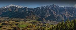 A view to Arrowtown with autumn colours in full display, South Island, New Zealand A view to Arrowtown with autumn colours in full display, South Island, New Zealand