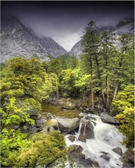 Images Dated 27th May 2012: A view of the Merced River in Yosemite national Park, California, USA