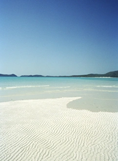 <b class=qtipBold><figcaption>Whitsunday Islands, Australia</figcaption></b><br>The beach across the Whitsunday Islands, Australia. Whitsunday Islands, Australia