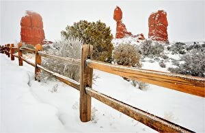 Images Dated 1st January 2010: A winter covering of snow in the Arches National Park, Utah