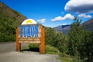 Images Dated 15th August 2015: A Yukon Welcome Sign on the Border of Alaska with the Northwest and Dempster Highway
